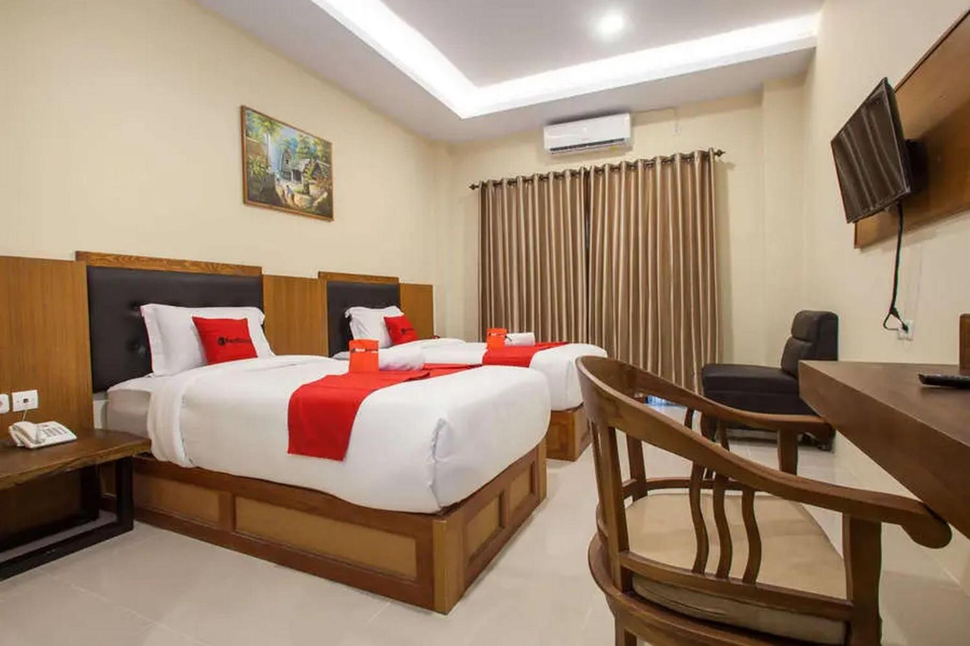 Reddoorz Premium @ Jalan Cengkeh Malang Hotel Kültér fotó