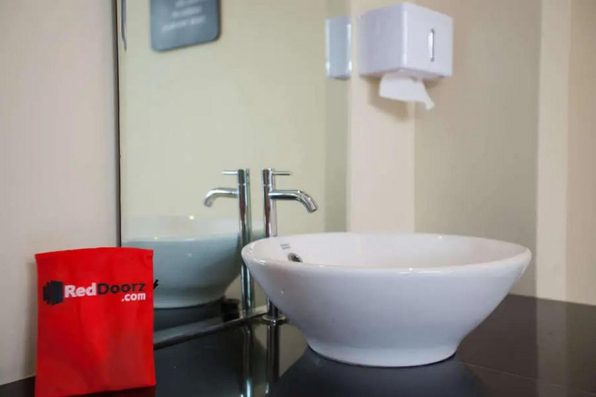 Reddoorz Premium @ Jalan Cengkeh Malang Hotel Kültér fotó
