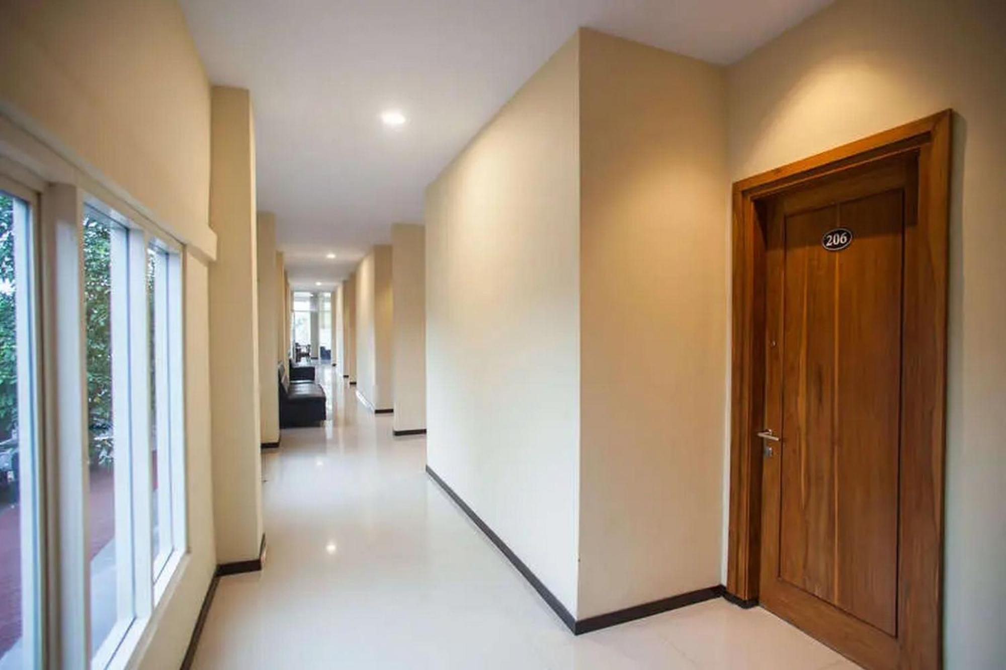 Reddoorz Premium @ Jalan Cengkeh Malang Hotel Kültér fotó