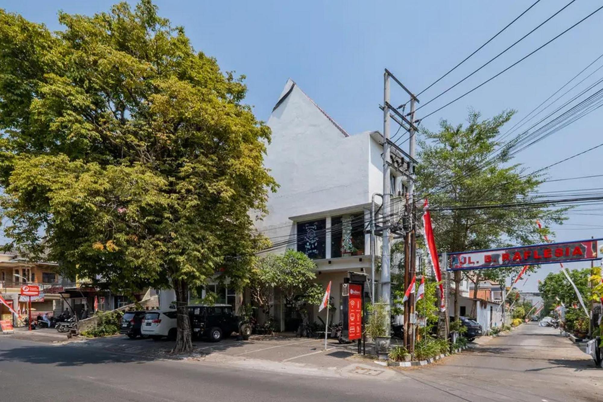 Reddoorz Premium @ Jalan Cengkeh Malang Hotel Kültér fotó